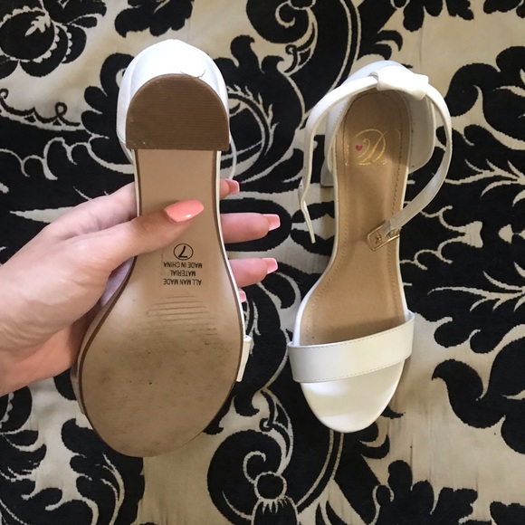 BRAND NEW white heels. - Picture 4 of 4